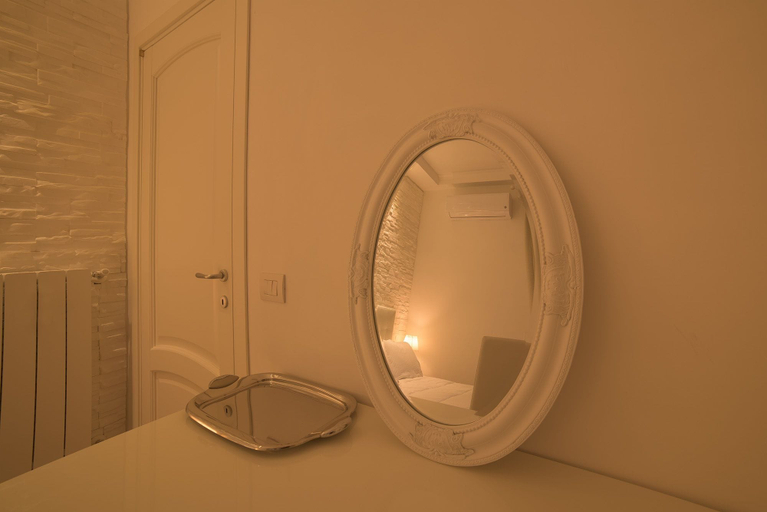 Bathroom 4, Malenki, Roma