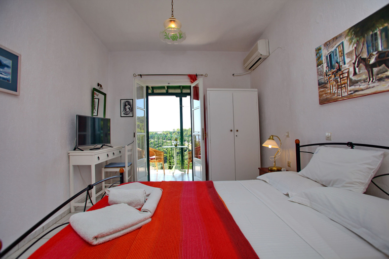 Bedroom 4, Pelagos, Thessaly