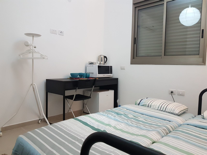 Private Bed and Bathroom in Netanya,
