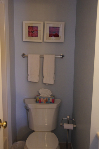 Bathroom 5, Graham Inn, Queens