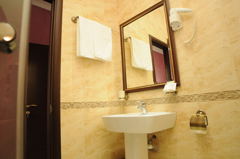 Bathroom 4, Villa Le Grand, Boryspil's'ka