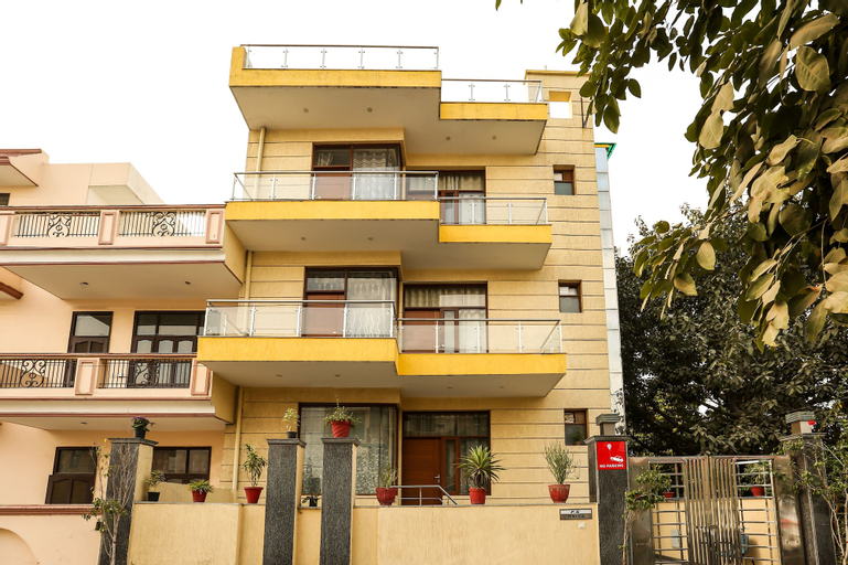 OYO 8498 near Medanta, Gurgaon