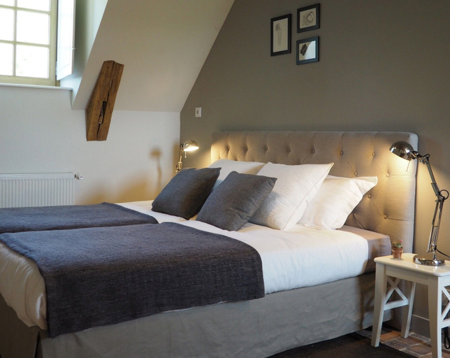 Bedroom 4, Les Grands-Aulnais, Mayenne