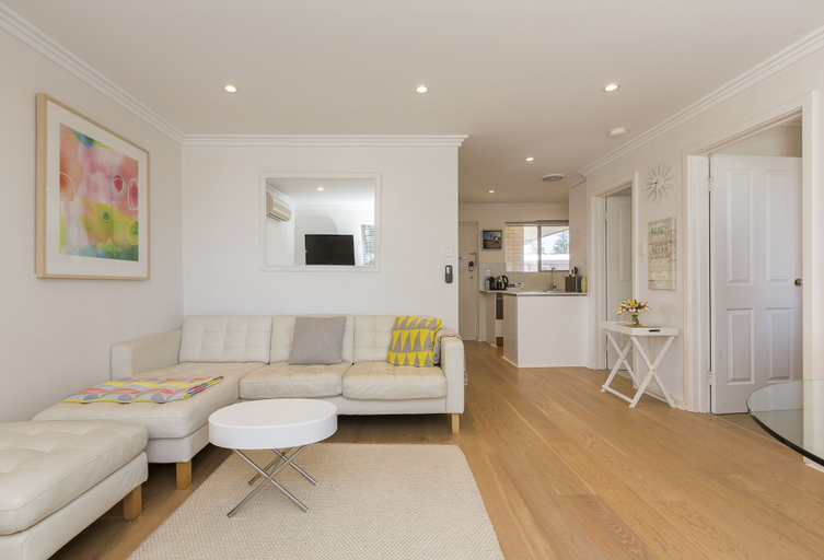 Cottesloe Beach Pines Apartment, Cottesloe