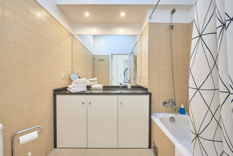Bathroom 4, Salgadeiras Suites, Lisbon