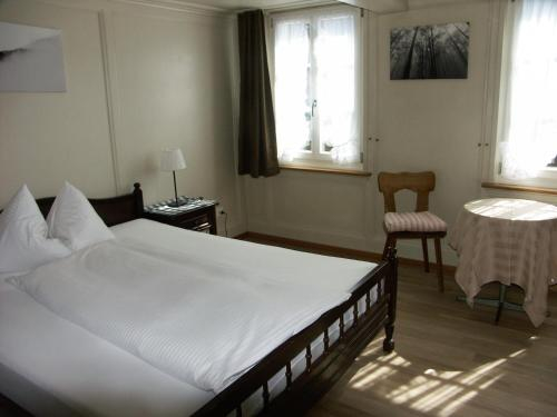 Bedroom 3, Landgasthof Baren, Laupen