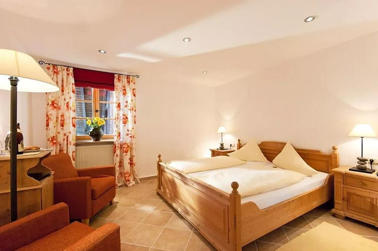 Bedroom 2, Der Tegernseer Hof, Miesbach