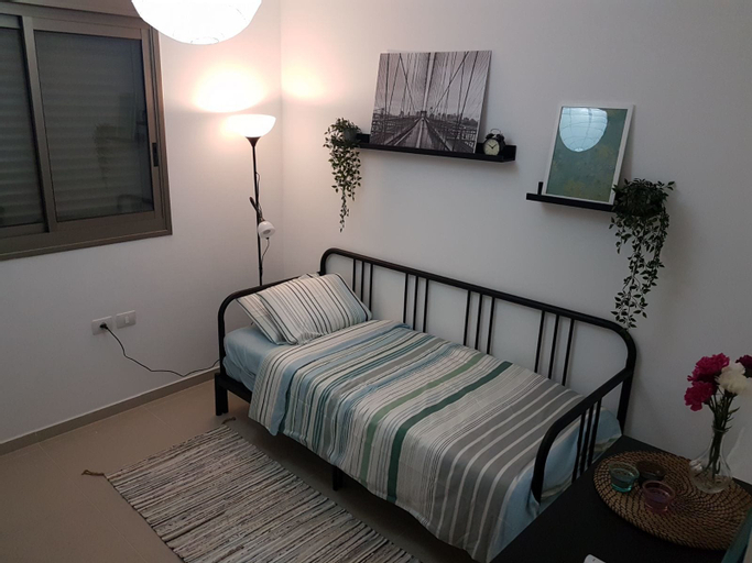 Private Bed and Bathroom in Netanya,