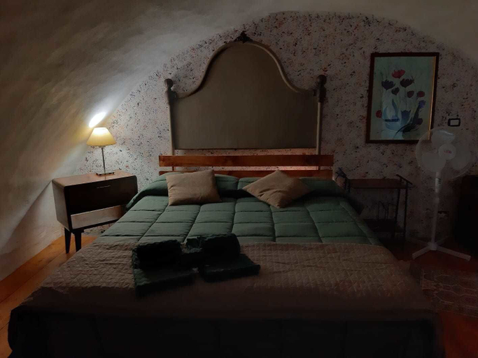 Bedroom 2, L'ombelico del Monte - appartamenti in centro storico, Enna