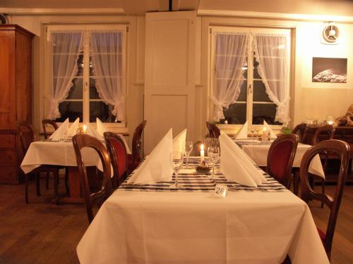 Others, Landgasthof Baren, Laupen