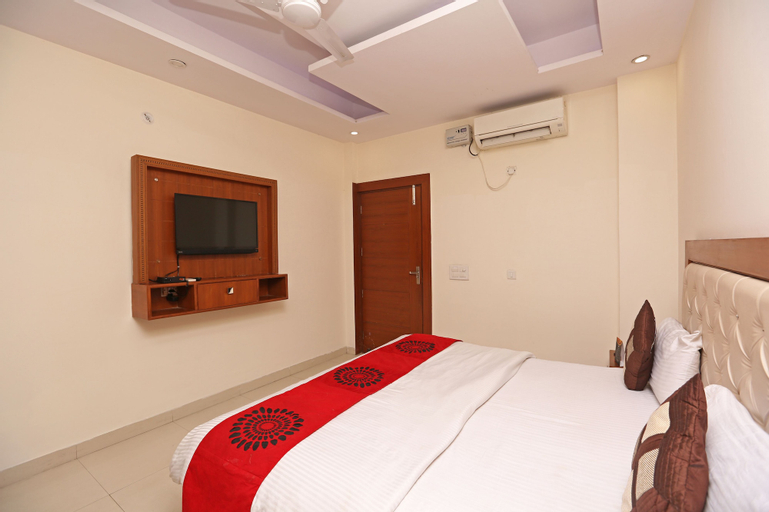 OYO 8498 near Medanta, Gurgaon