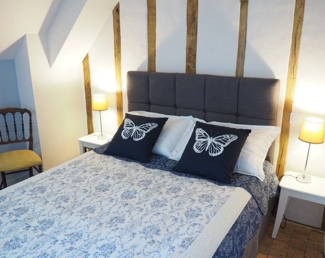 Bedroom 3, Les Grands-Aulnais, Mayenne