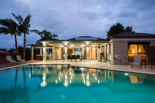Luxury Waterfront Home, Burleigh Waters