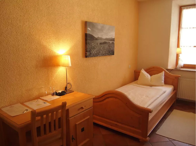 Bedroom 3, Der Tegernseer Hof, Miesbach