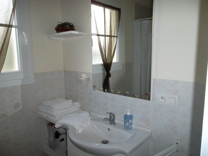 Bathroom 5, Gites Le Bois Berranger, Vendée