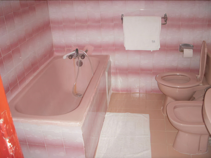 Bathroom 5, Central Hotel, Mfoundi