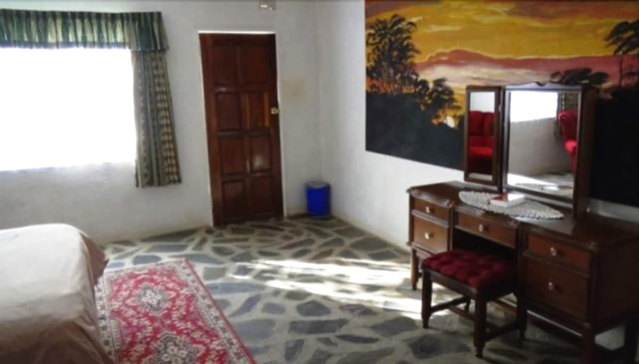Parrot Lodge, Bulawayo