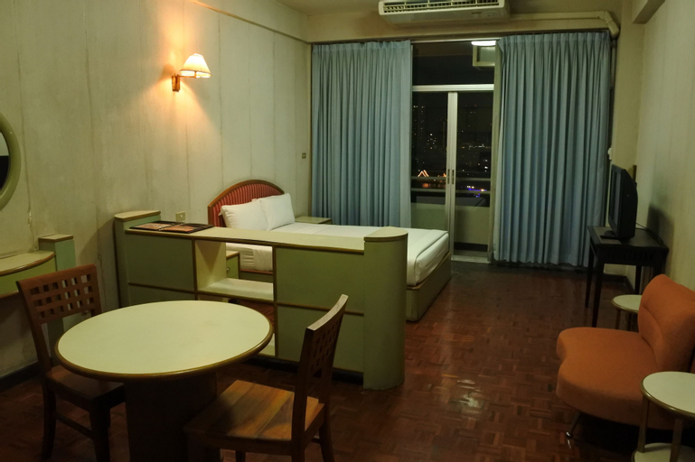 Food & Drinks 5, The Executive House, Khlong San