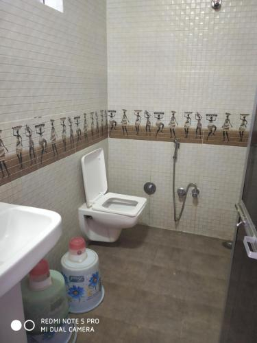 Bathroom 2, Hotel priyatak guest house, Anuppur