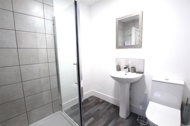 Bathroom 2, Blackpool Tower Apartments by Blackpool Service Aparttments, Blackpool