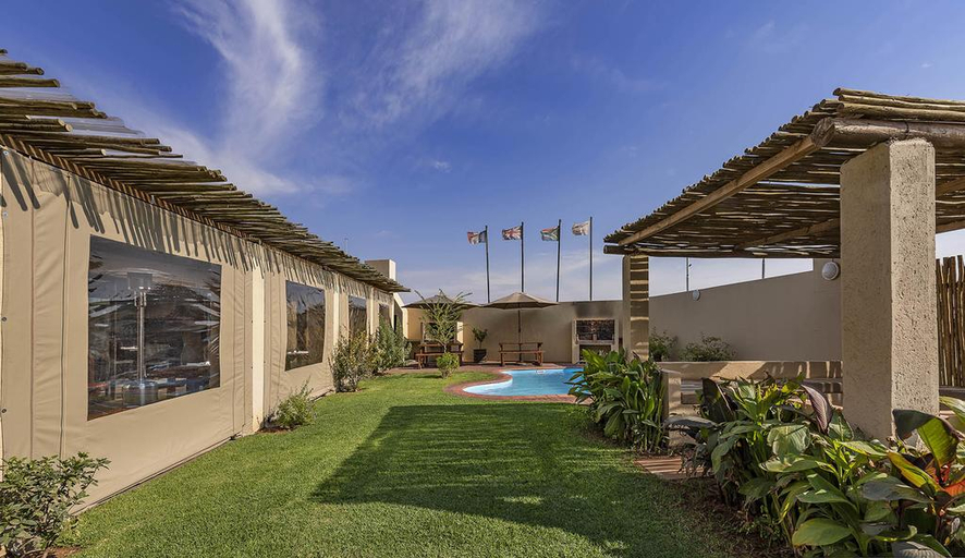 Exterior & Views