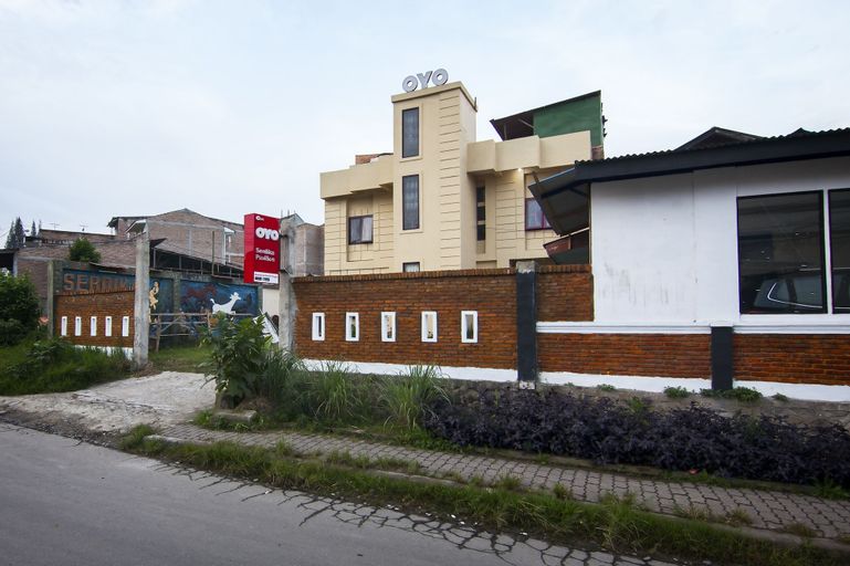 OYO 581 Serdika Pavilion, Karo