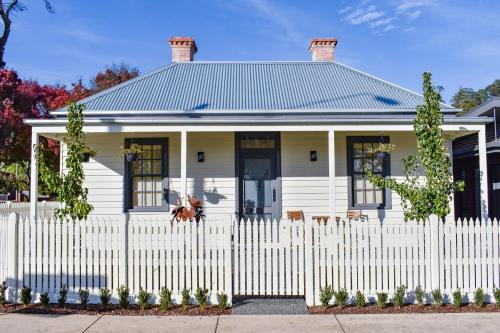 Farmers Arms Heritage Cottage, Hepburn - East