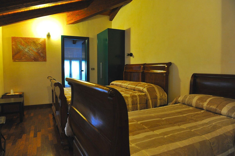 Others 5, Hotel Sporting, Reggio Nell'Emilia