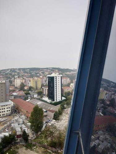 Very clean apartment close to metro station just 5 Min & Only 15 Min to the Coast, Kartal