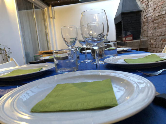 Food & Drinks 5, Warm comfortable house great location, Capital