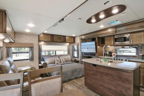 Sunshine Key King Travel Trailer 2, Monroe