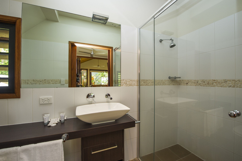 Bathroom 5, Pure Magnetic Villa 1, Magnetic Island