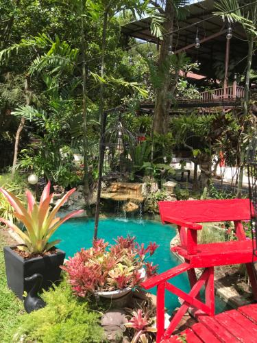 Baan Suan Rojjana, Muak Lek