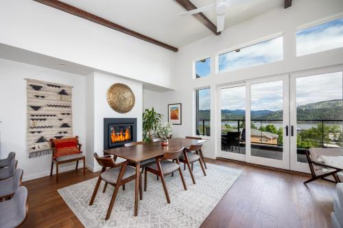 Hawks Perch, Hood River