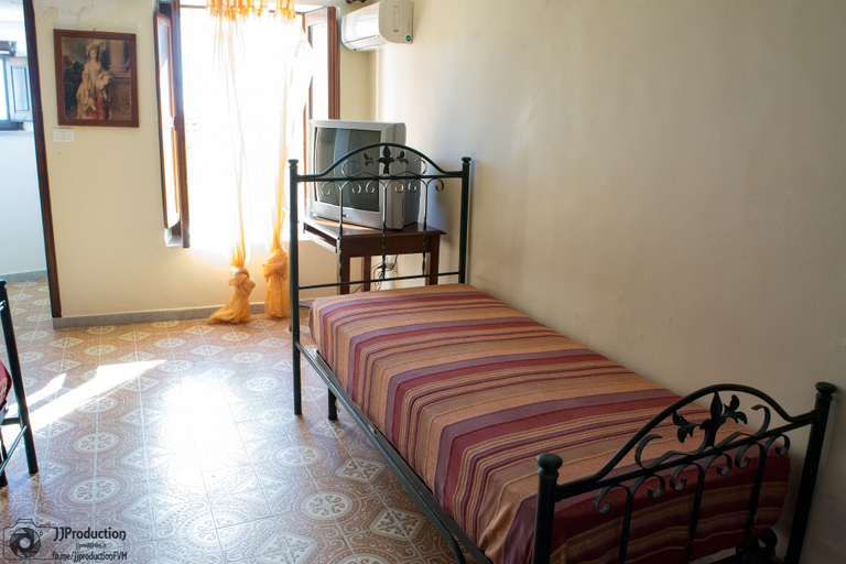 Bedroom 4, A Taverna Intru u vicu, Cosenza