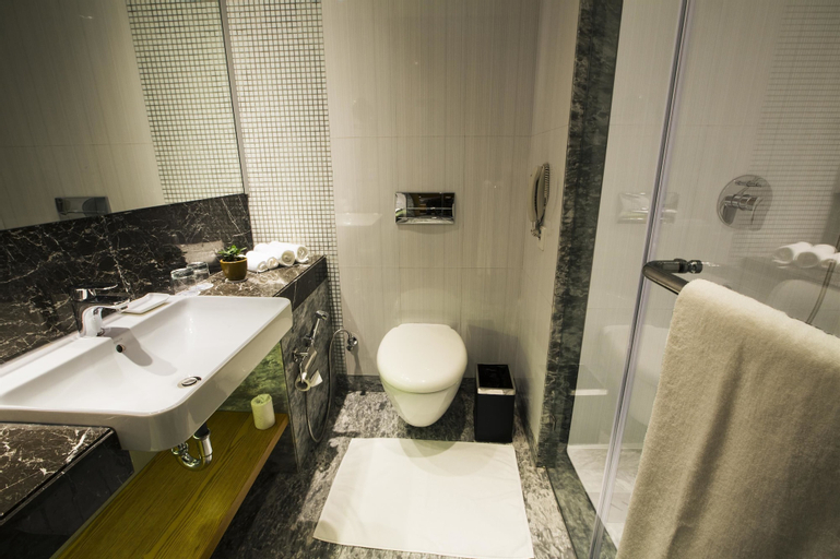 Bathroom 4