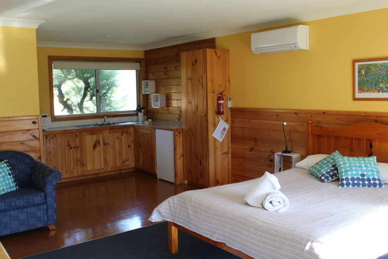 Bedroom 3, Clifton Beach Lodge, Corangamite - South