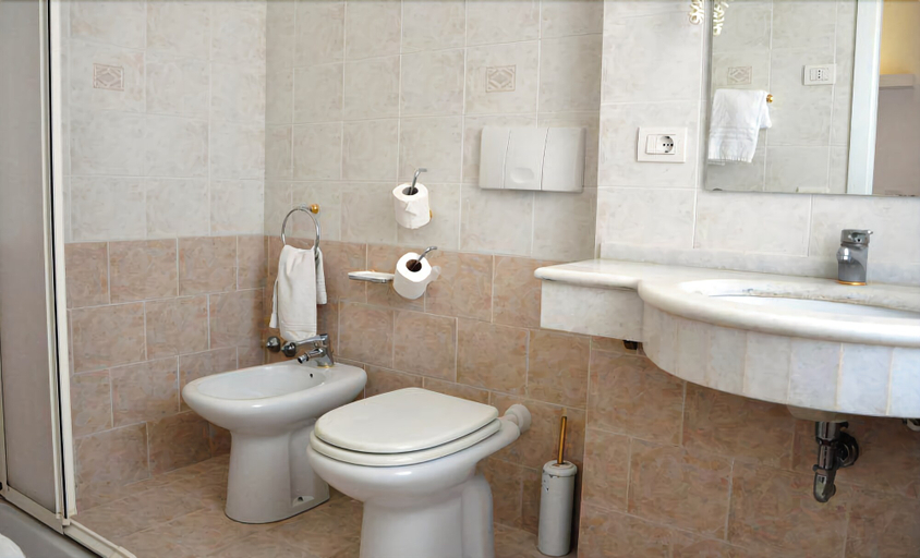 Bathroom 4, Hotel Sirena, Ancona