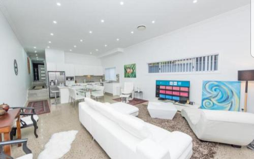 Parramatta jewel, Holroyd