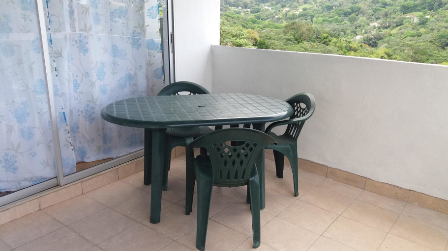 Apartment With 2 Bedrooms in Saint Joseph, With Wonderful Mountain View and Furnished Terrace - 20 km From the Beach, Saint-Joseph