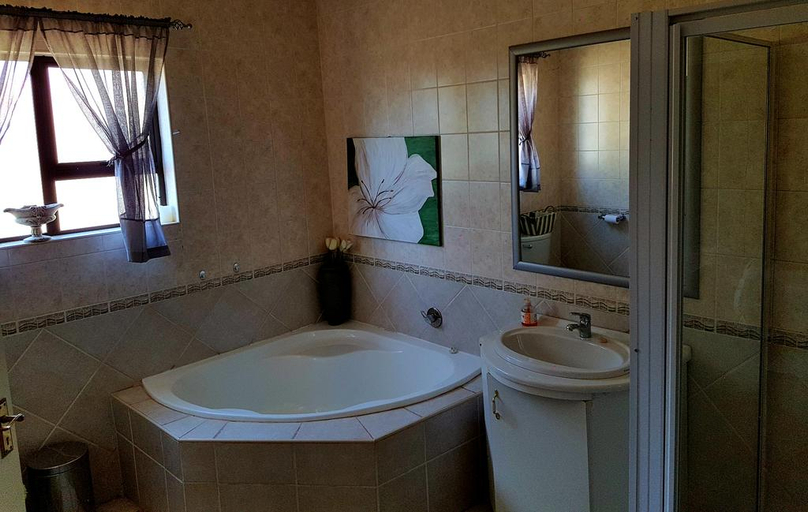 Bathroom, Die Groen Akker, Mangaung