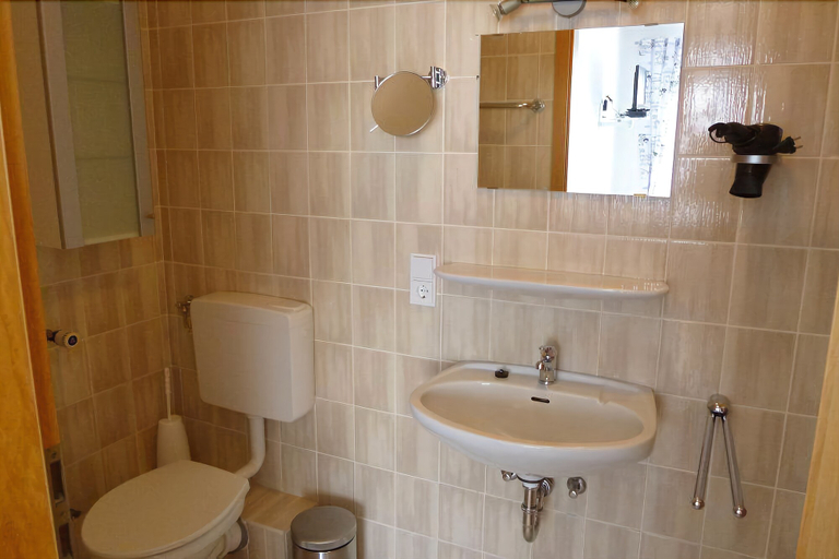 Bathroom 4, Pension Wittgensteiner Schweiz, Siegen-Wittgenstein