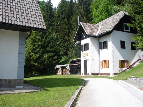 Stress-less house, Semic