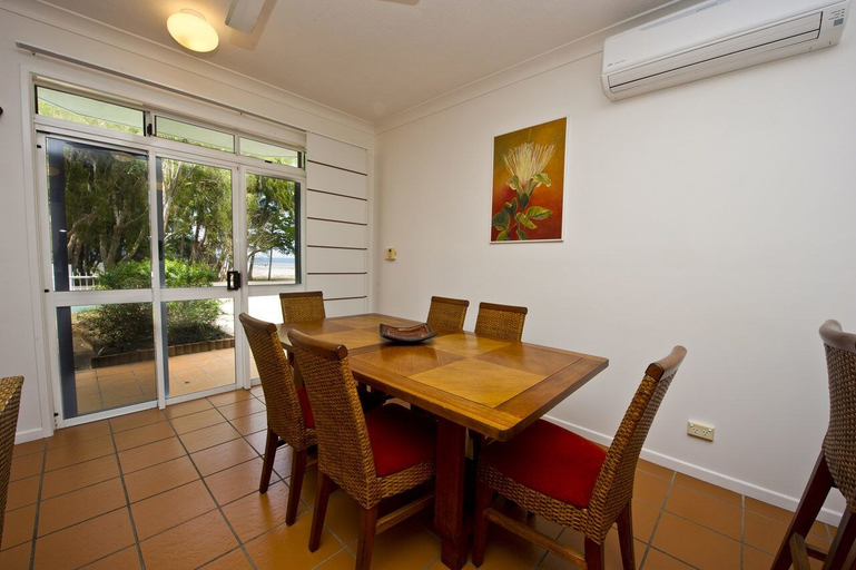 Others 5, Beachcomber Unit 2, Magnetic Island