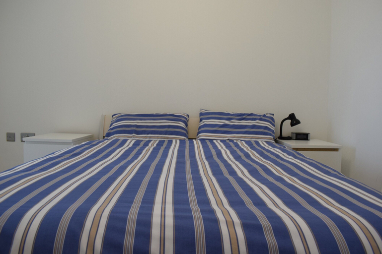 1 Bedroom Flat With a Balcony View of the Shard, London