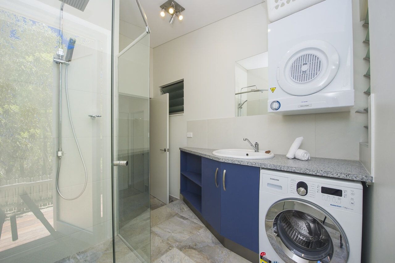 Bathroom 3, Shipwreck Sands, Magnetic Island