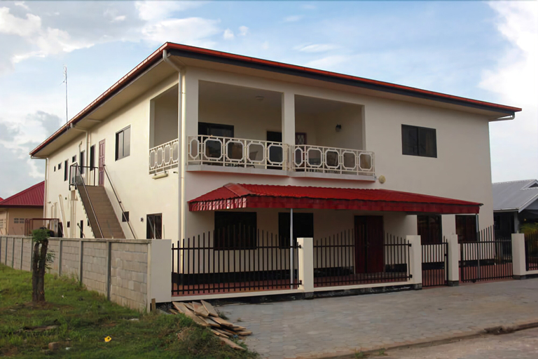 Exterior & Views