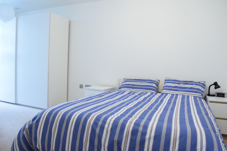 1 Bedroom Flat With a Balcony View of the Shard, London