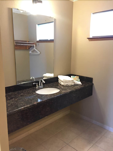 Bathroom 5, Welcome Everett Inn, Snohomish