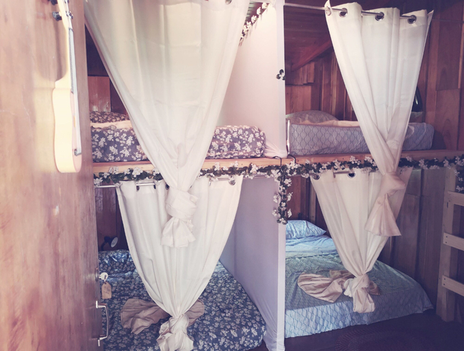 Bedroom 4, Woodstock Hostel, Nicoya
